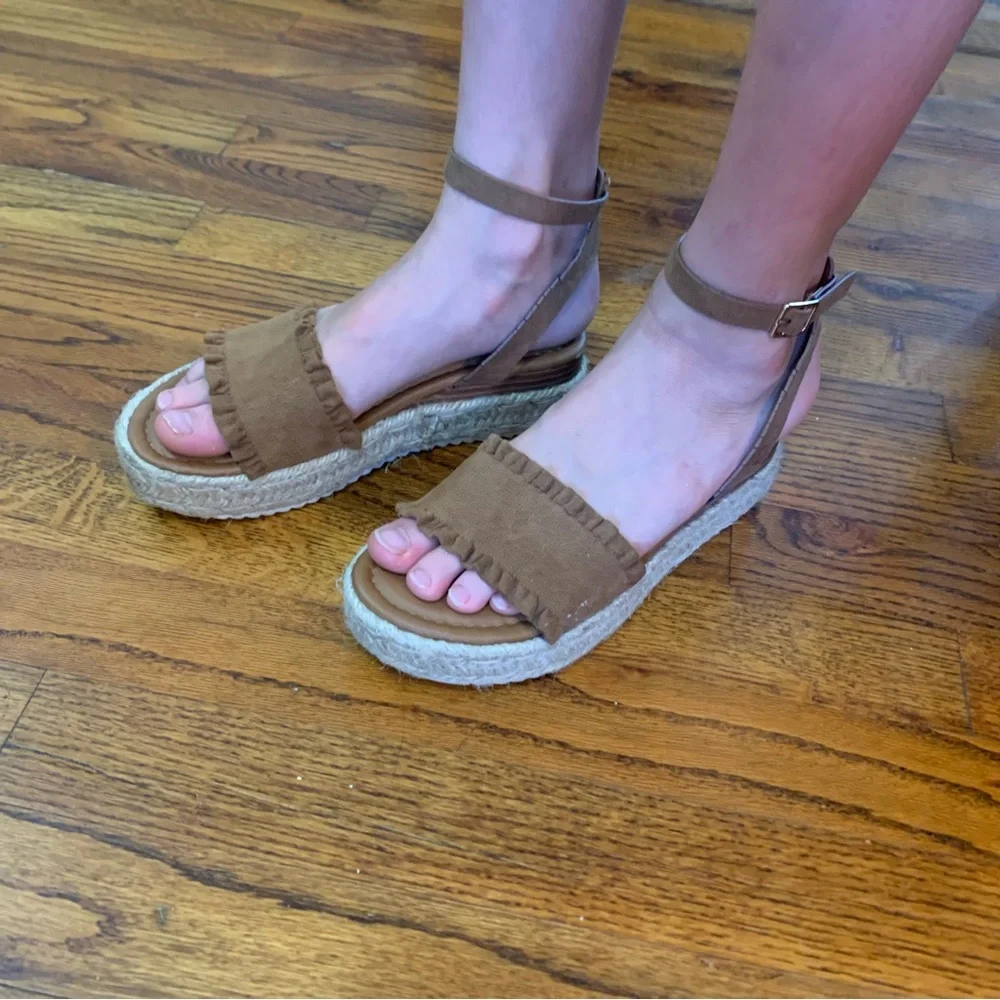Pierre Dumas Strap Espadrilles Platform Summer Casual Wedges Sandals Shoes
Girls - Picture 15 of 16